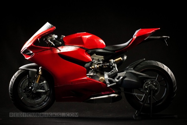 超级炫酷3D打印2013版杜卡迪1199（Ducati 1199）超级摩托车比例模型。