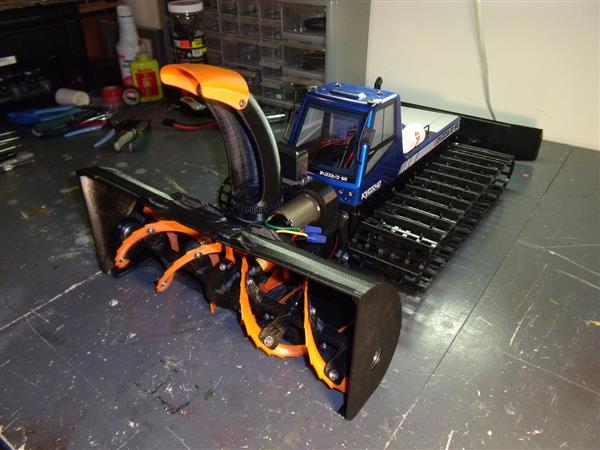 用这个超级炫酷的3D打印RC扫雪机来清除车道吧！